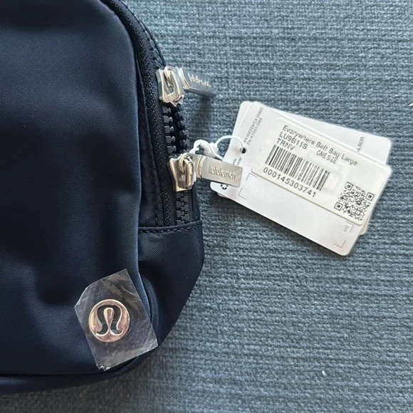 lululemon athletica Everywhere Belt Bag Large (True Navy) - Picture 3 of 3